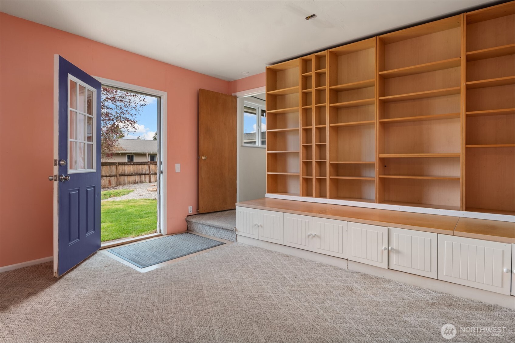 26205 14th Avenue S, Des Moines, WA 98198