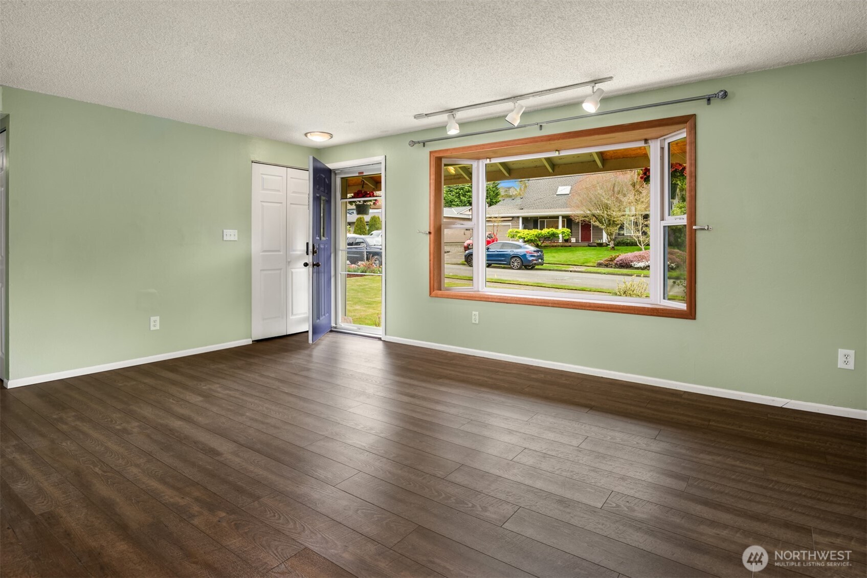 26205 14th Avenue S, Des Moines, WA 98198