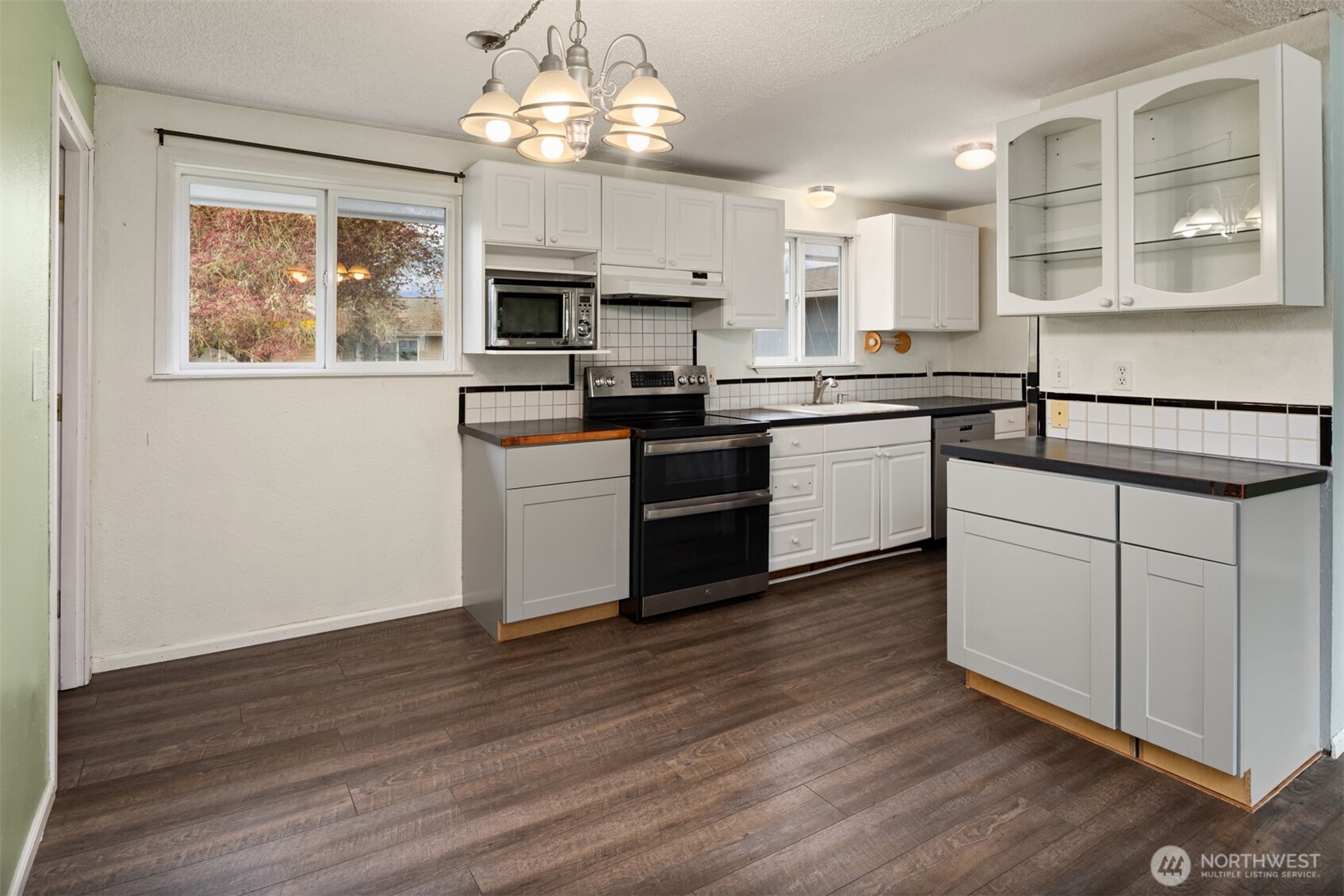 26205 14th Avenue S, Des Moines, WA 98198