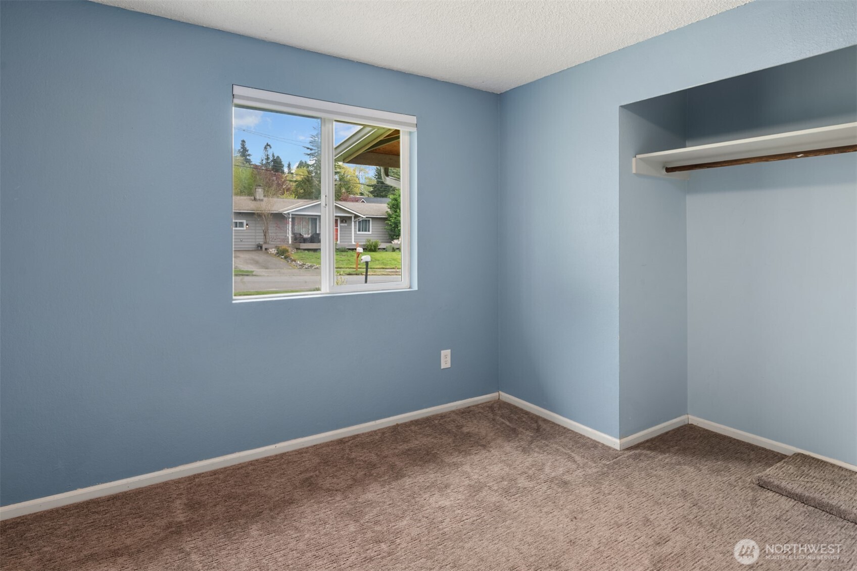 26205 14th Avenue S, Des Moines, WA 98198