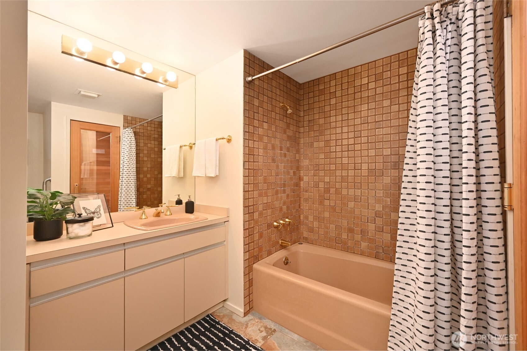 1301 Spring Street #17A, Seattle, WA 98104