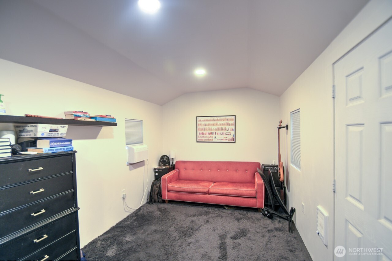 14640 164th Lane SE, Rainier, WA 98576