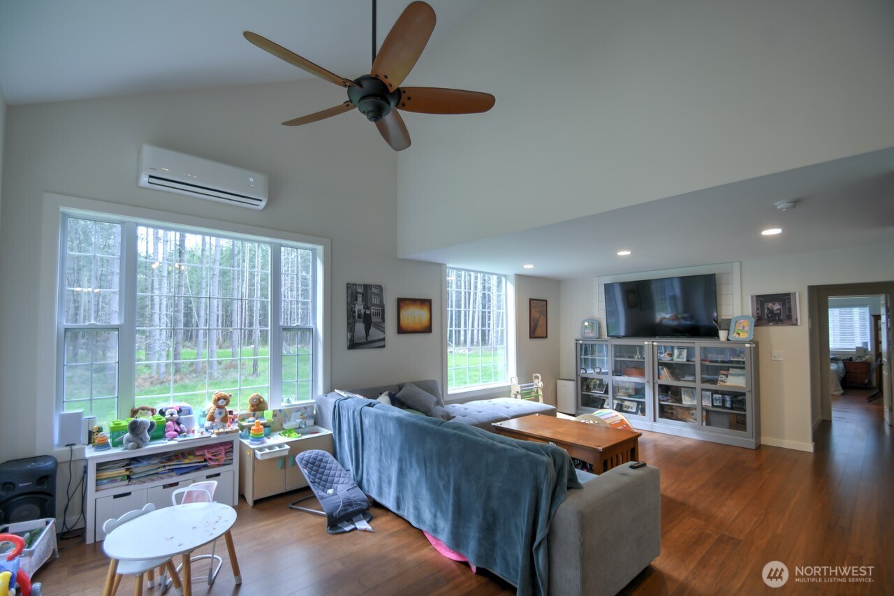 14640 164th Lane SE, Rainier, WA 98576