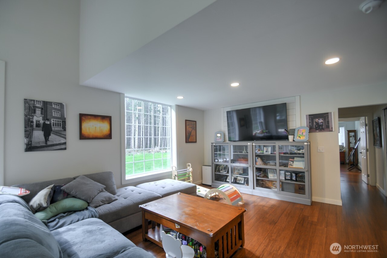 14640 164th Lane SE, Rainier, WA 98576