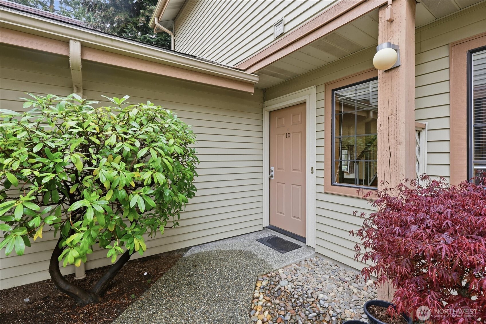 1572 NE 177th St #B10, Seattle, WA 98155