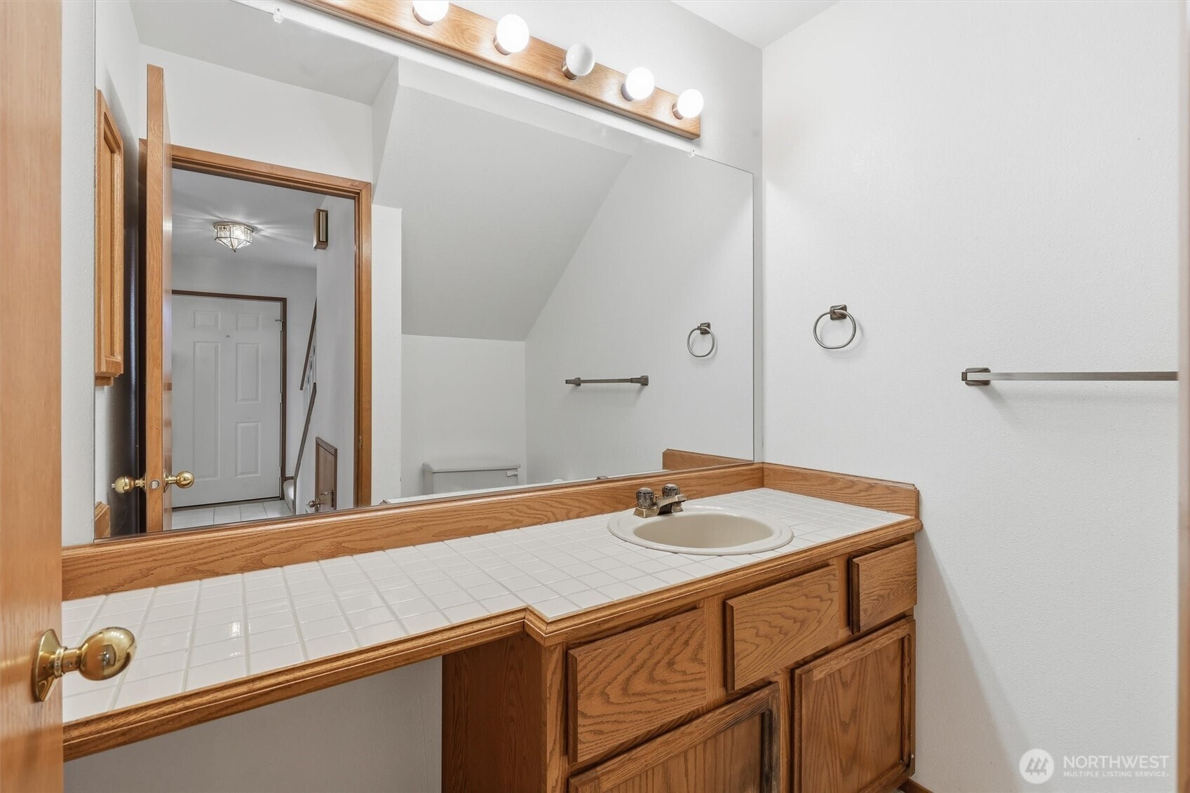 1572 NE 177th St #B10, Seattle, WA 98155