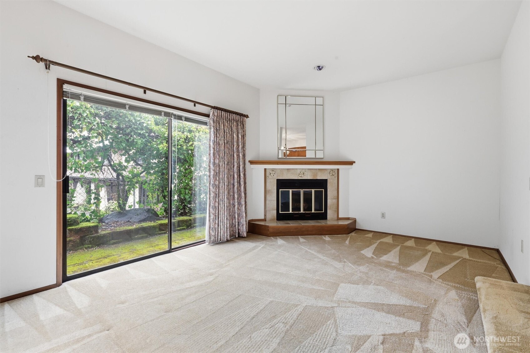 1572 NE 177th St #B10, Seattle, WA 98155