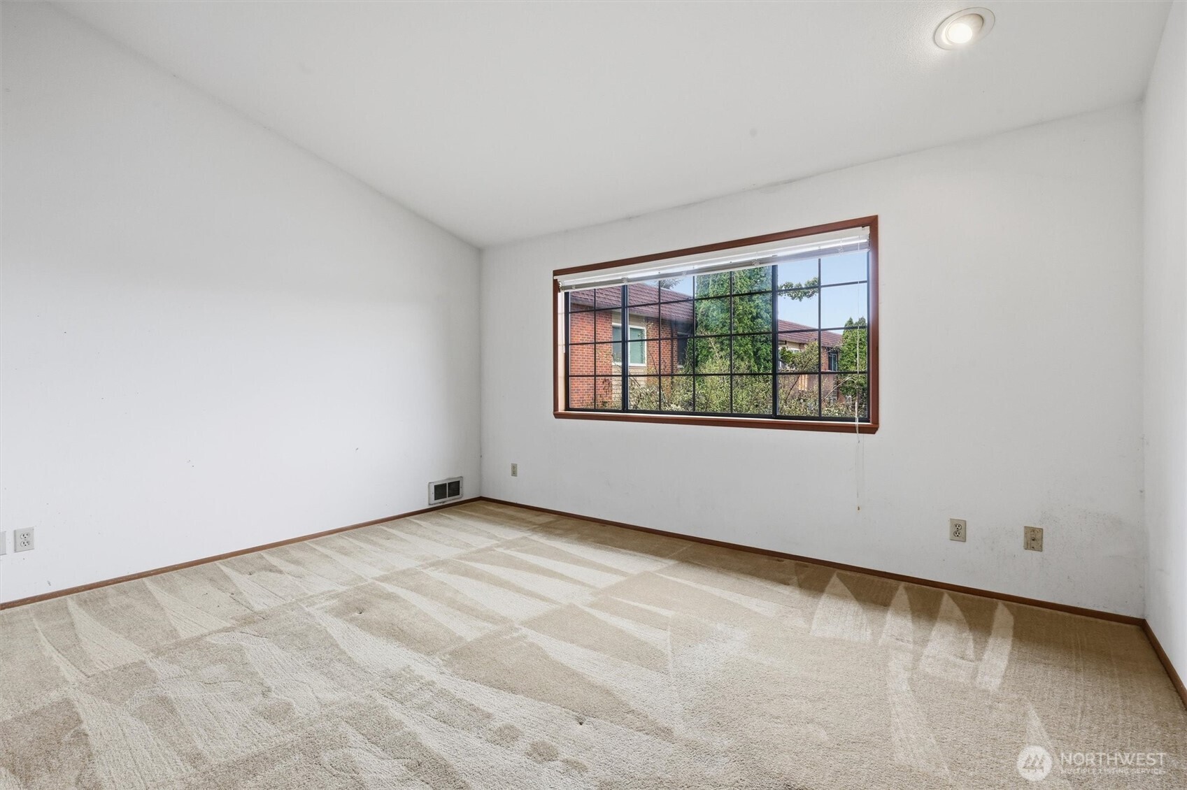 1572 NE 177th St #B10, Seattle, WA 98155