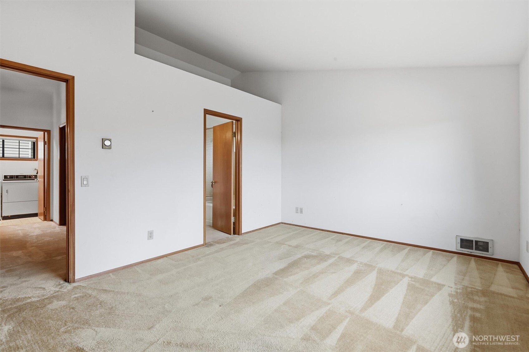 1572 NE 177th St #B10, Seattle, WA 98155