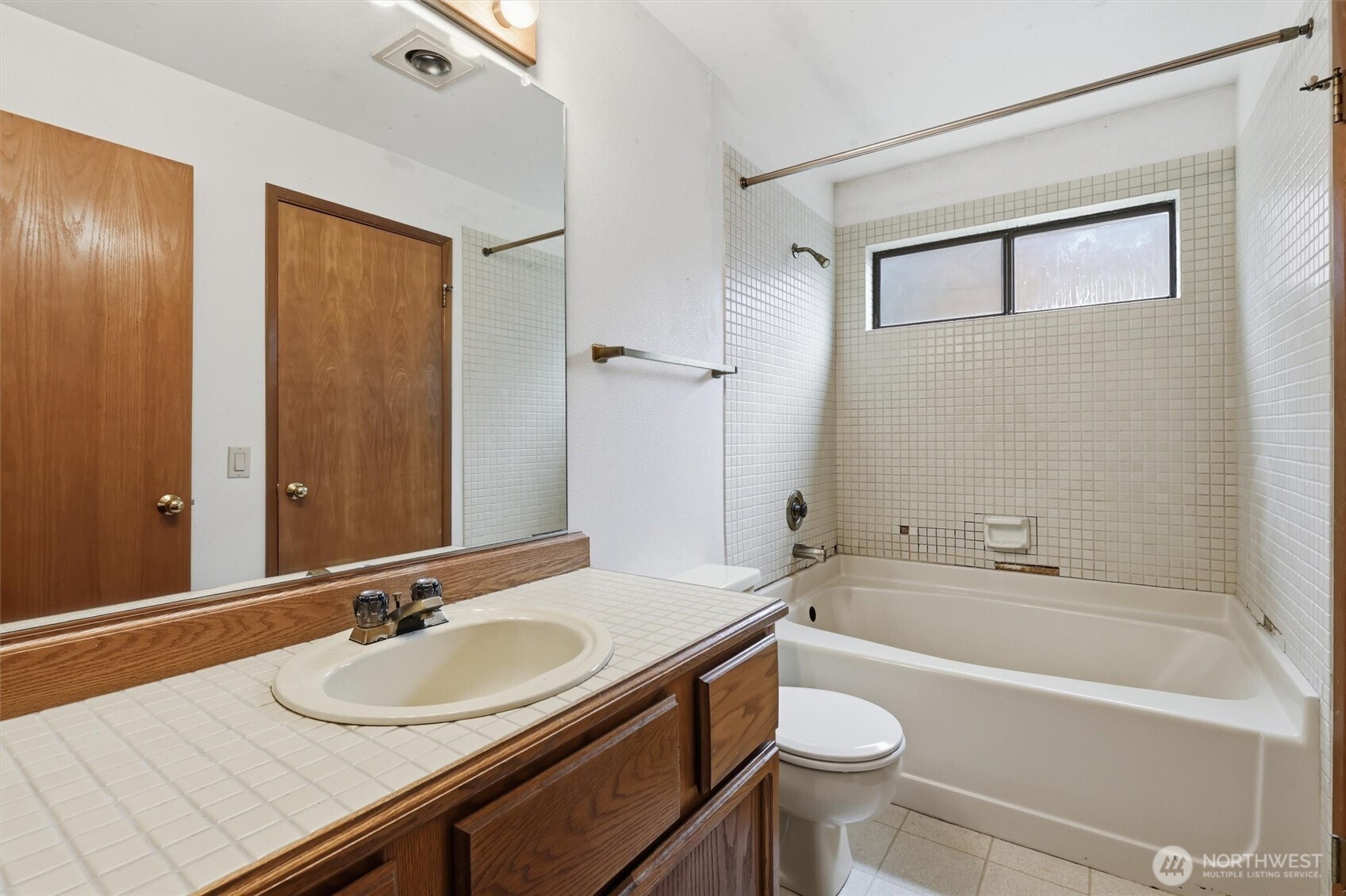 1572 NE 177th St #B10, Seattle, WA 98155