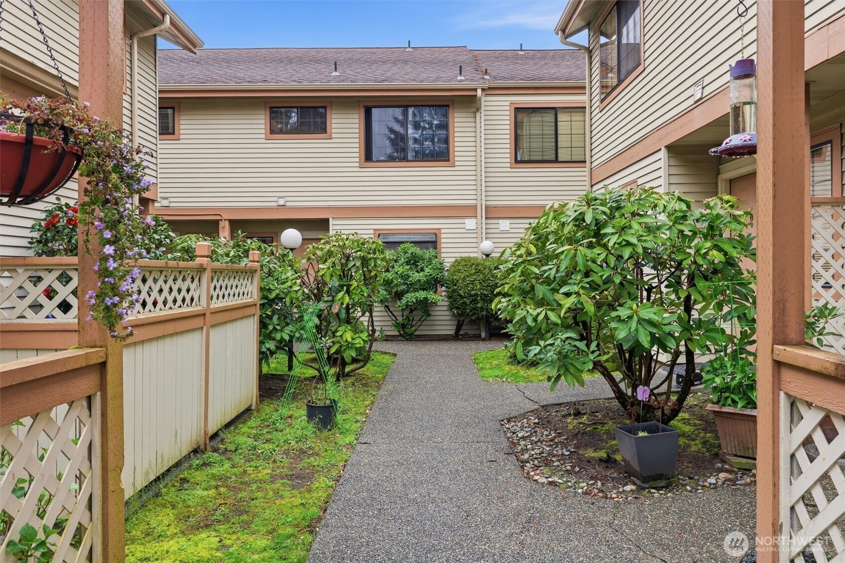 1572 NE 177th St #B10, Seattle, WA 98155