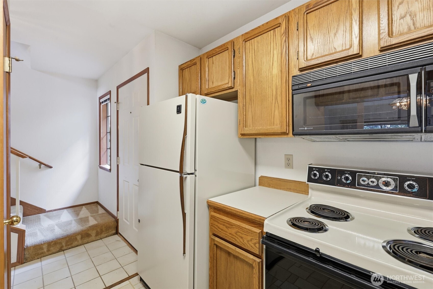 1572 NE 177th St #B10, Seattle, WA 98155