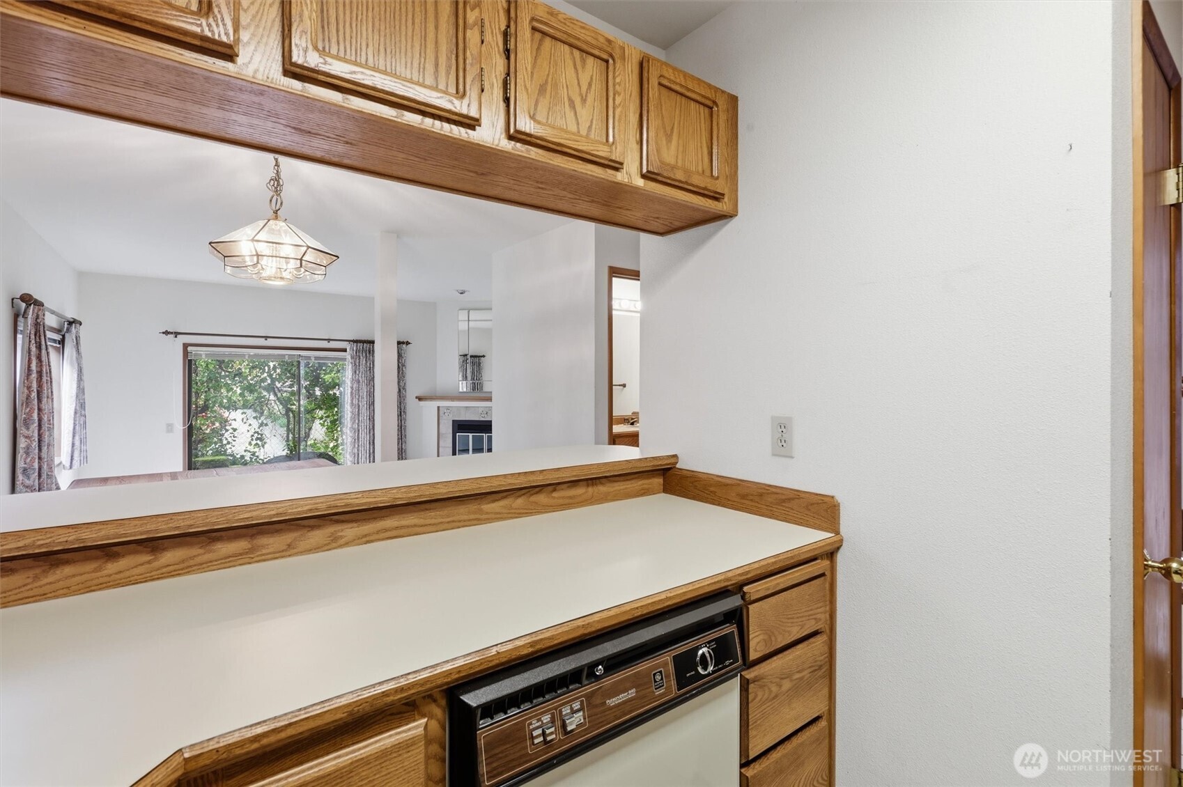 1572 NE 177th St #B10, Seattle, WA 98155
