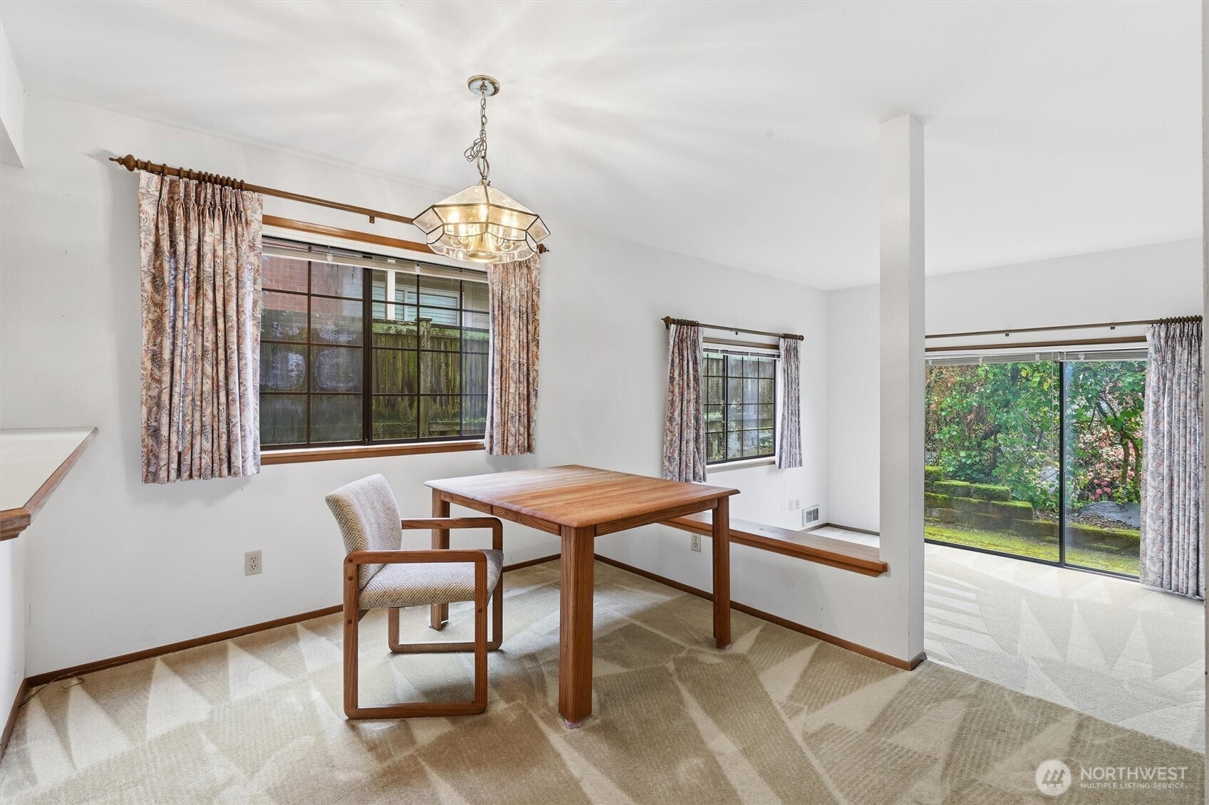 1572 NE 177th St #B10, Seattle, WA 98155