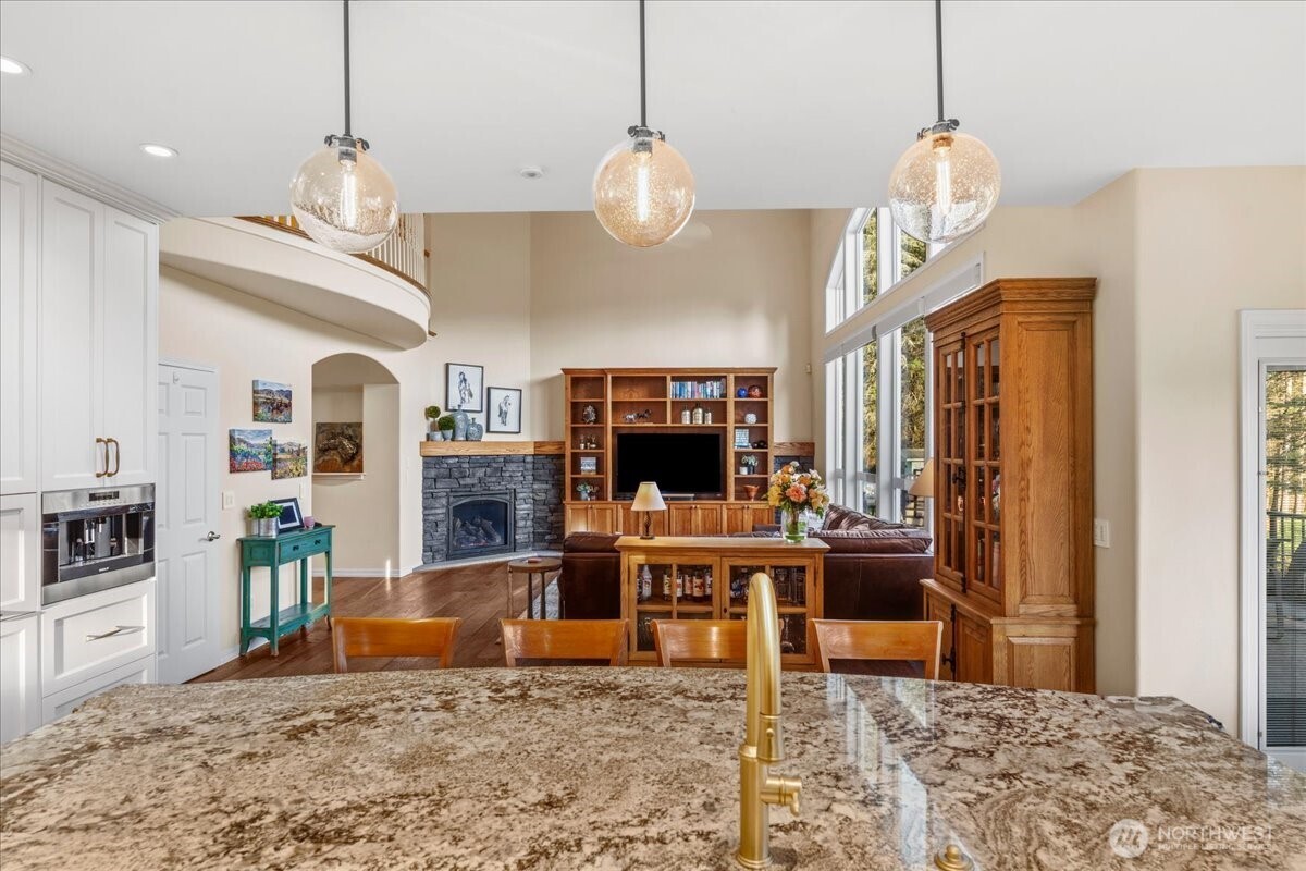 19207 SE May Valley Road , Issaquah, WA 98027