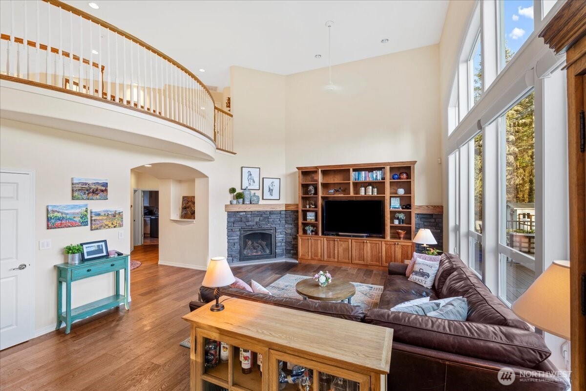 19207 SE May Valley Road , Issaquah, WA 98027