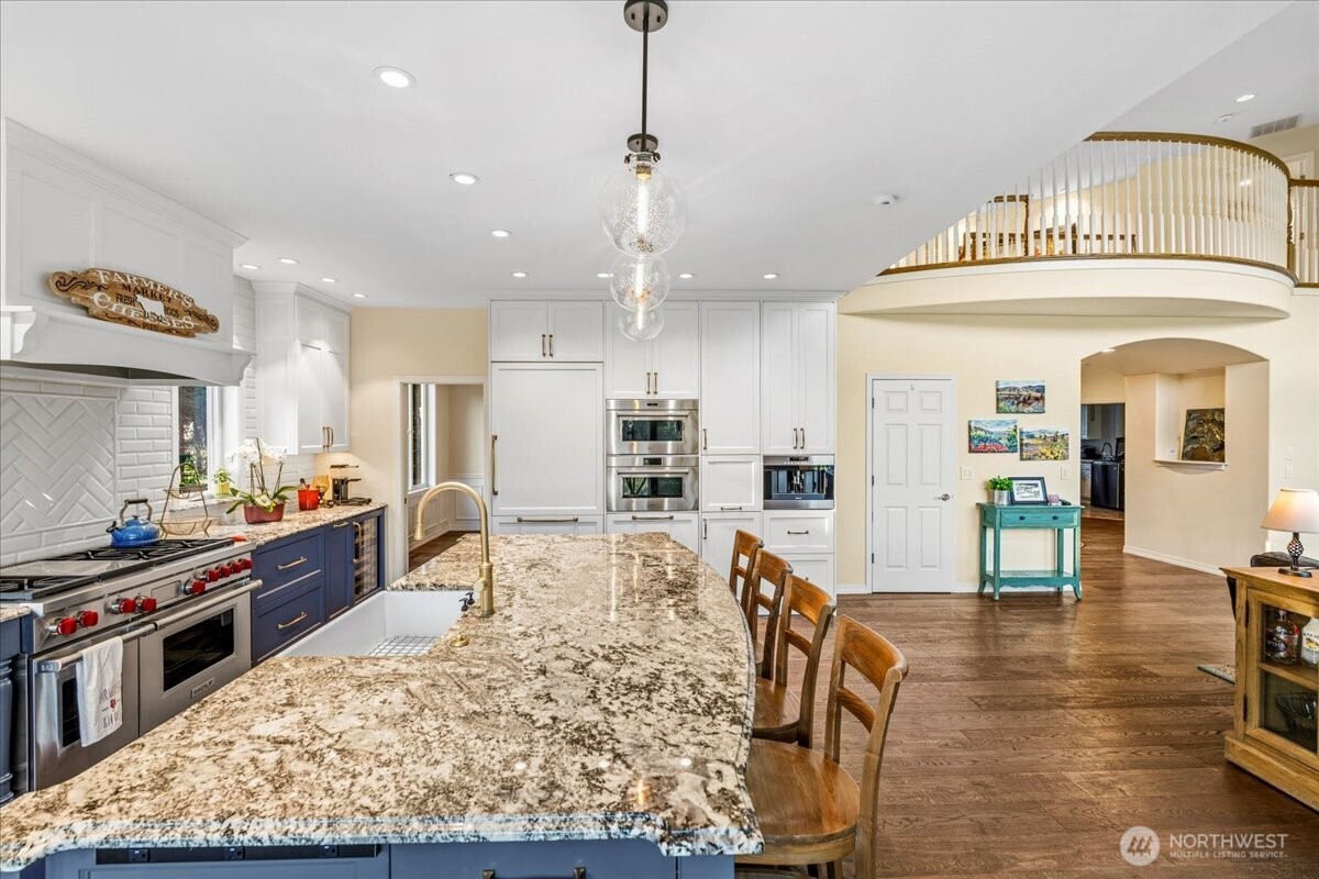 19207 SE May Valley Road , Issaquah, WA 98027