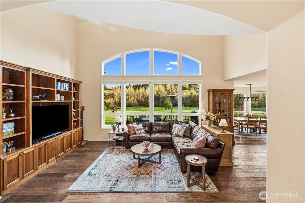 19207 SE May Valley Road , Issaquah, WA 98027
