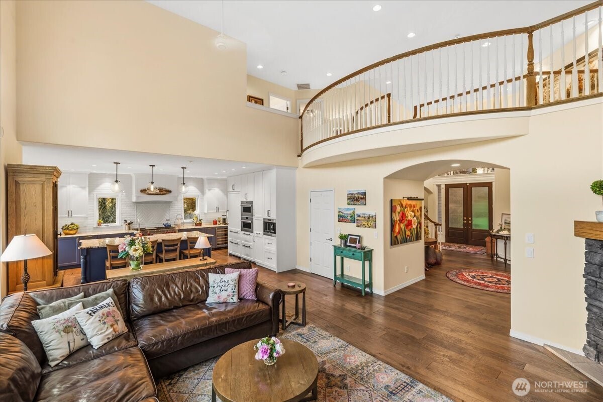 19207 SE May Valley Road , Issaquah, WA 98027