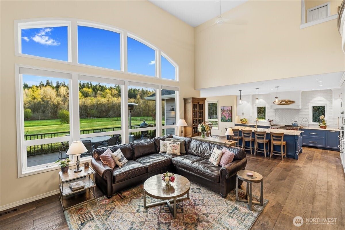 19207 SE May Valley Road , Issaquah, WA 98027