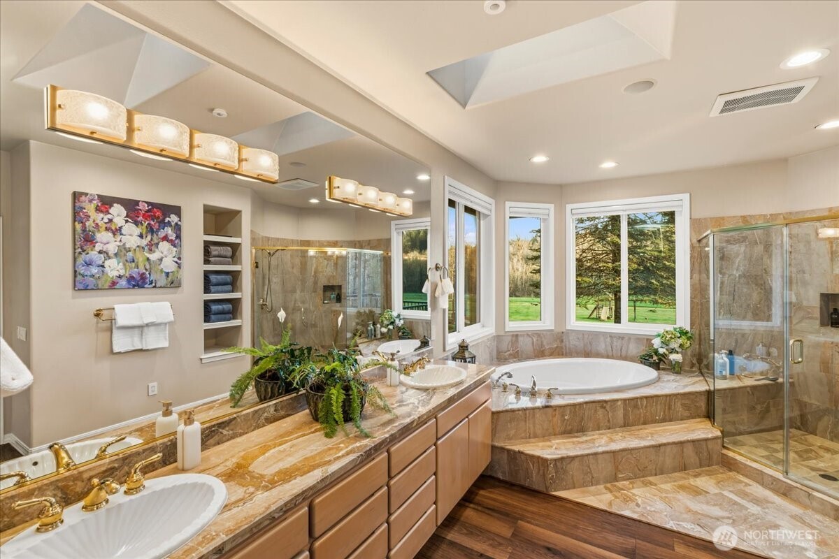 19207 SE May Valley Road , Issaquah, WA 98027