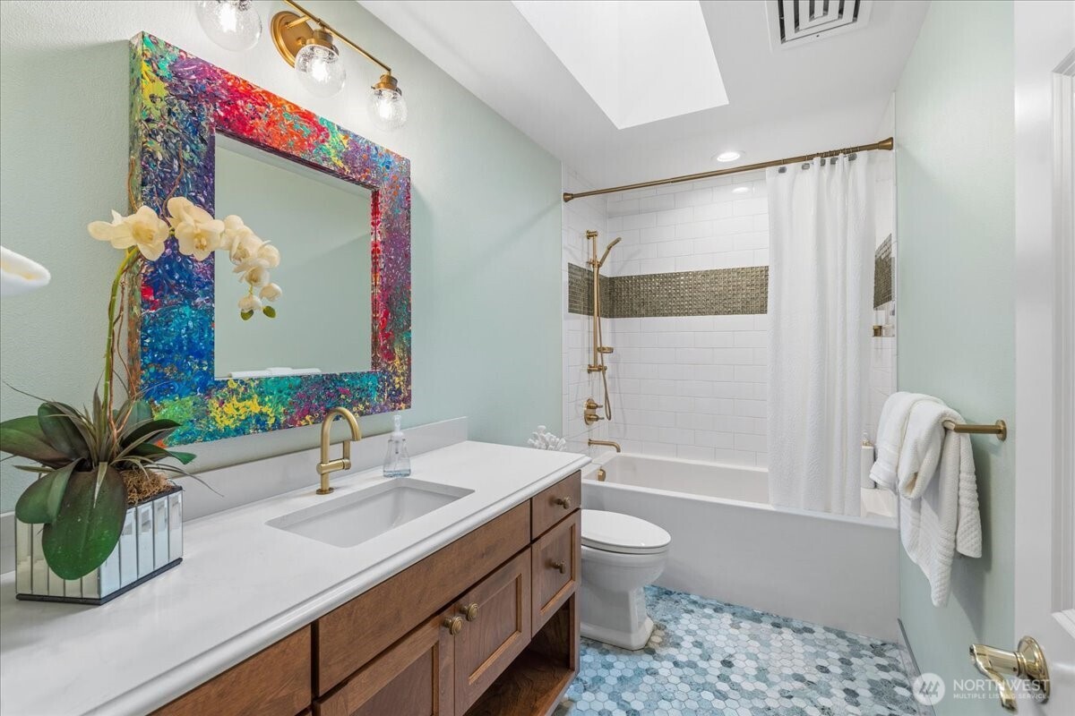 19207 SE May Valley Road , Issaquah, WA 98027
