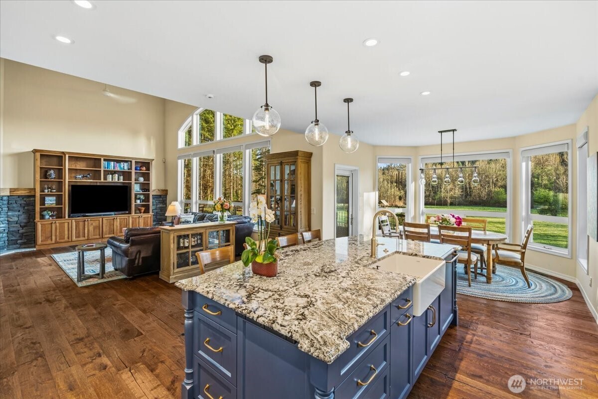 19207 SE May Valley Road , Issaquah, WA 98027