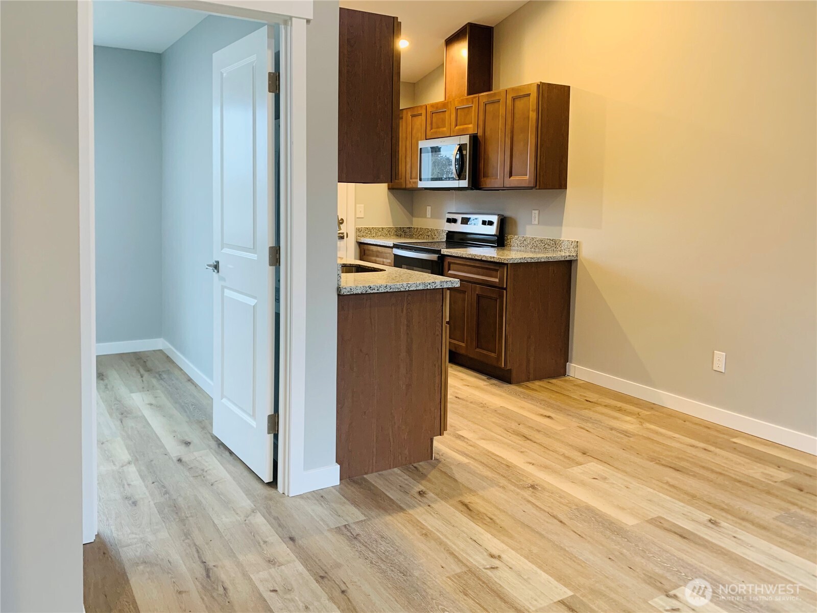 520 Dolphin Avenue NE, Ocean Shores, WA 98569