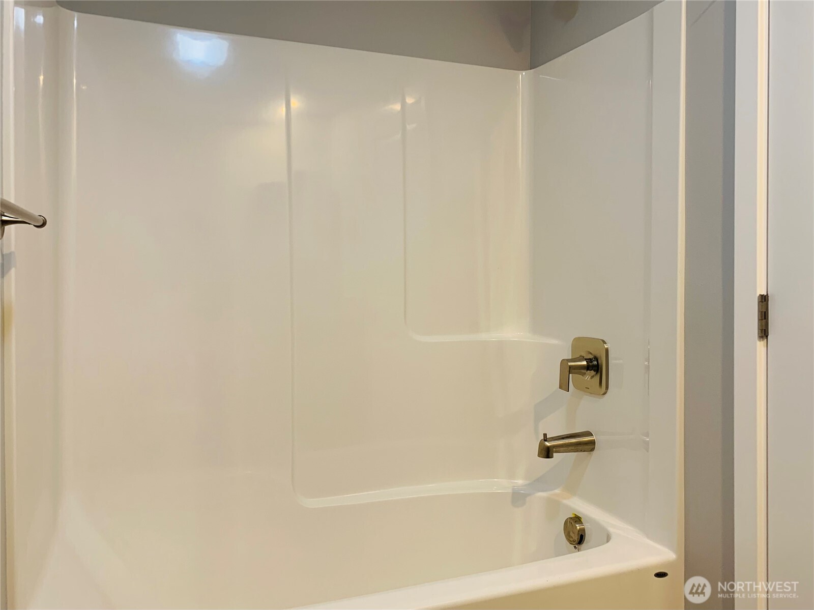 520 Dolphin Avenue NE, Ocean Shores, WA 98569