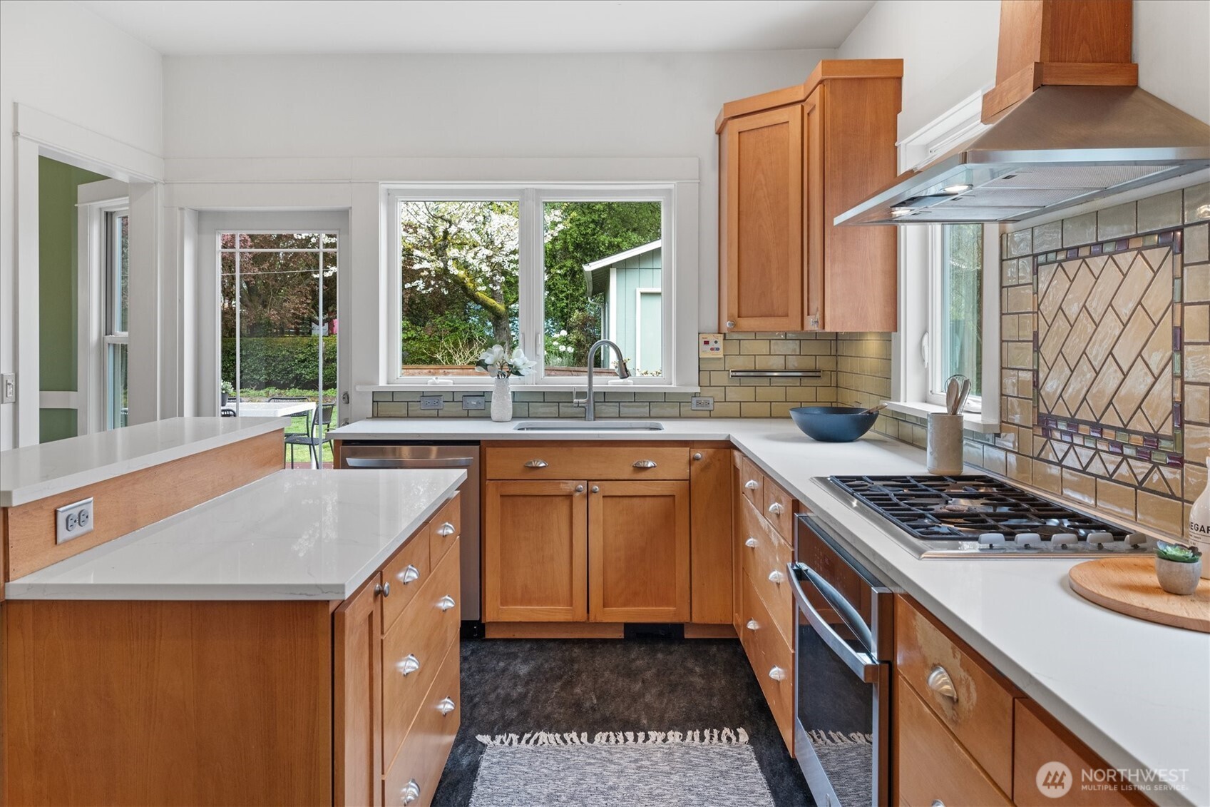 6551 24th Avenue NE, Seattle, WA 98115