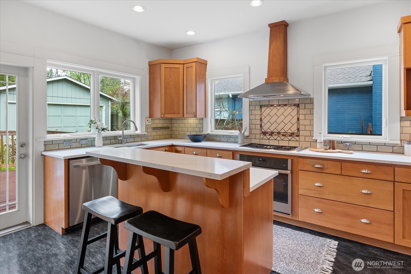 6551 24th Avenue NE, Seattle, WA 98115