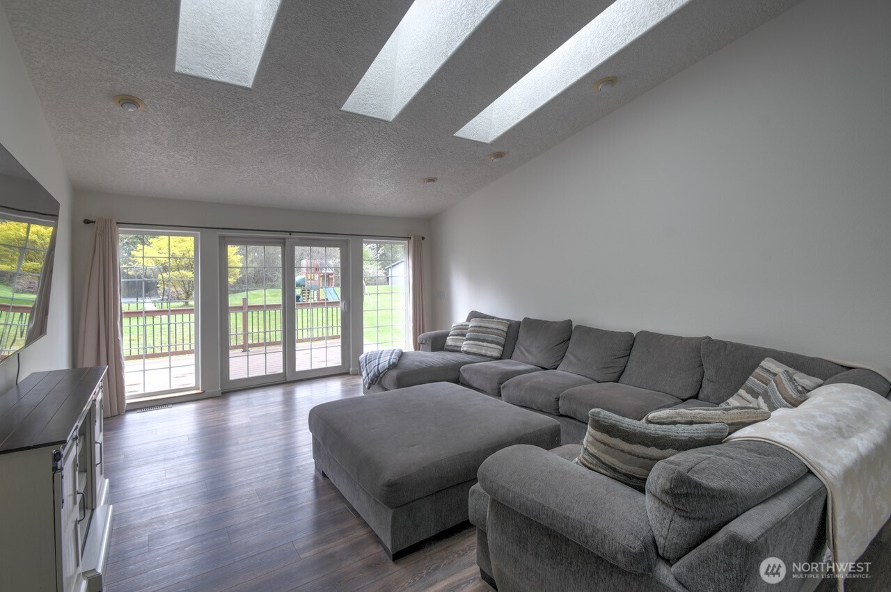 340 Nikula , Winlock, WA 98596