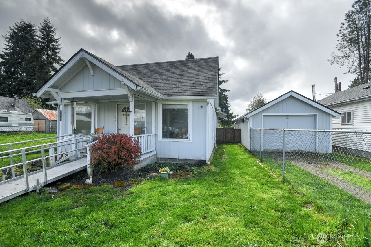 242 Main Street , Onalaska, WA 98570