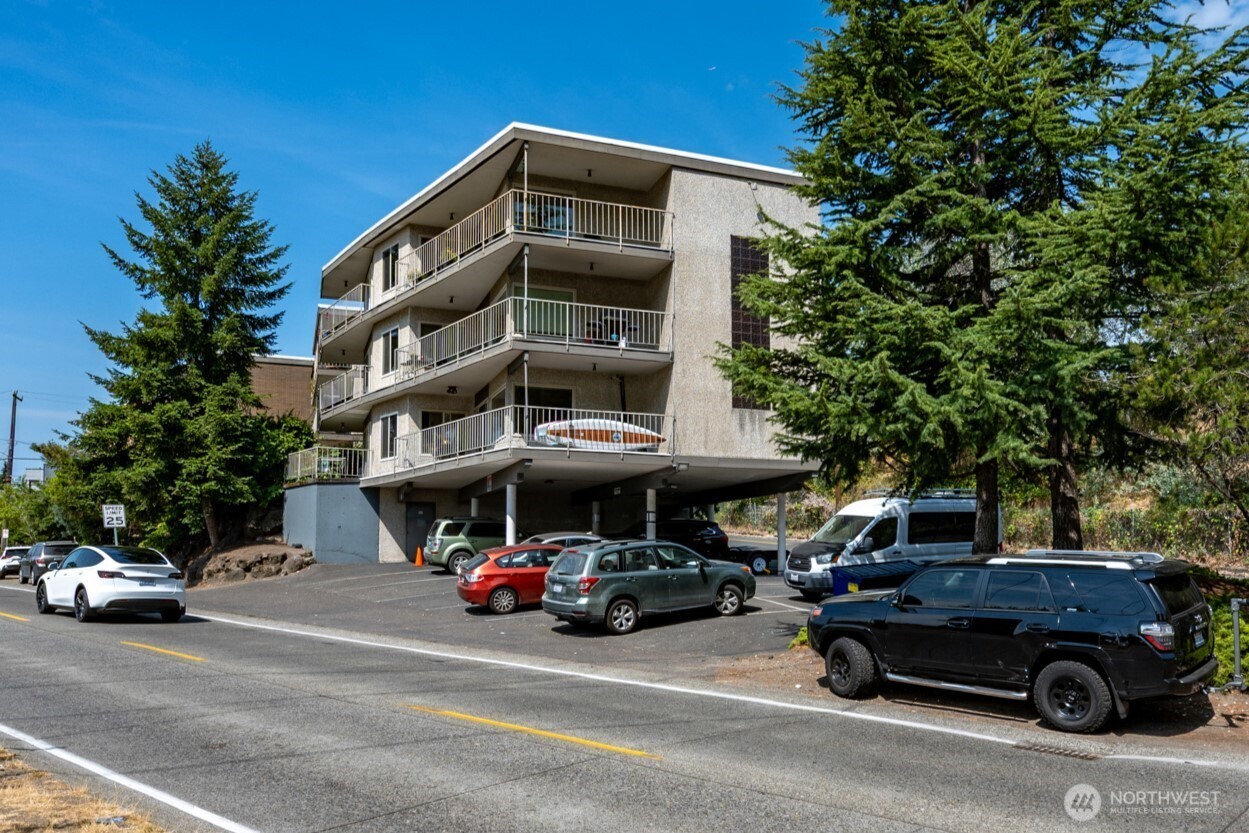 401 NE 40th Street , Seattle, WA 98105