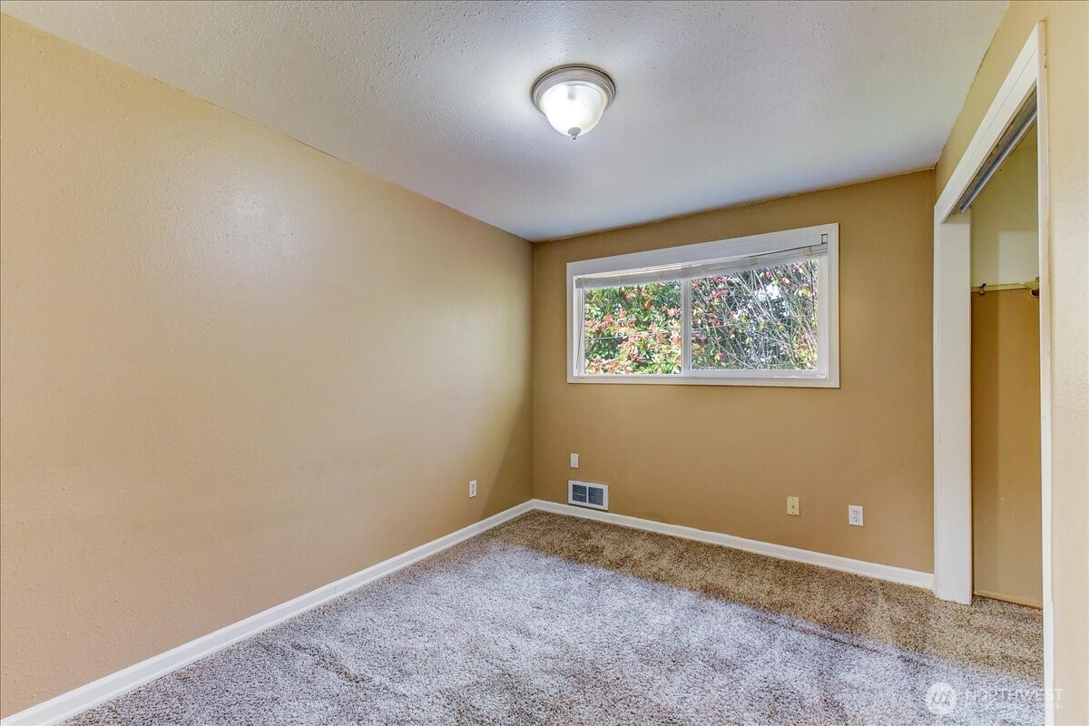 1214 Hemlock Street , Milton, WA 98354