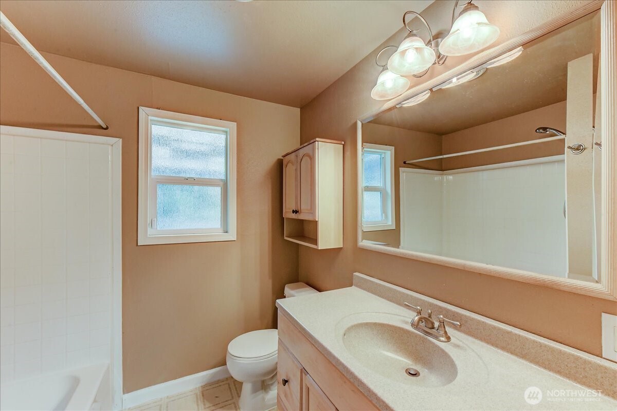 1214 Hemlock Street , Milton, WA 98354