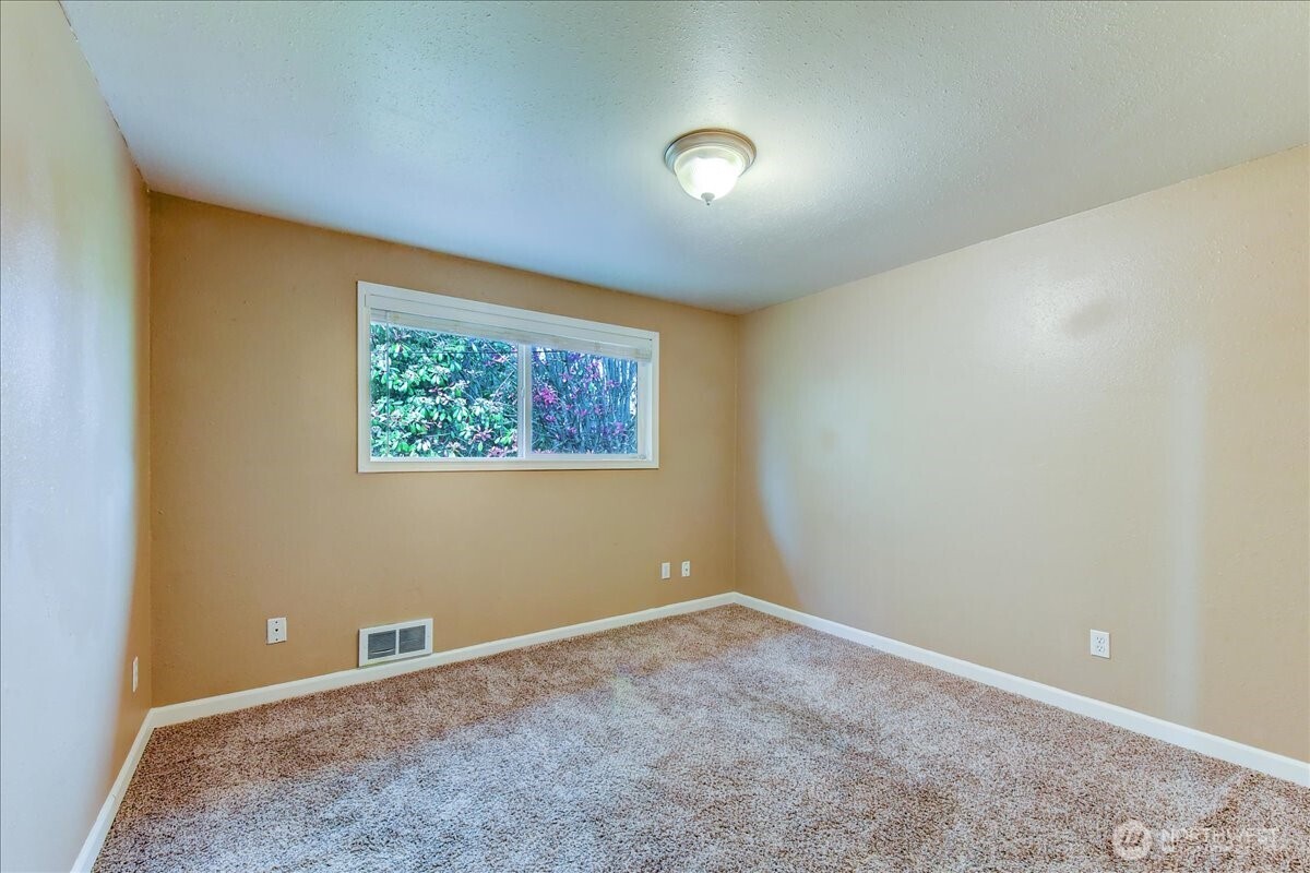 1214 Hemlock Street , Milton, WA 98354