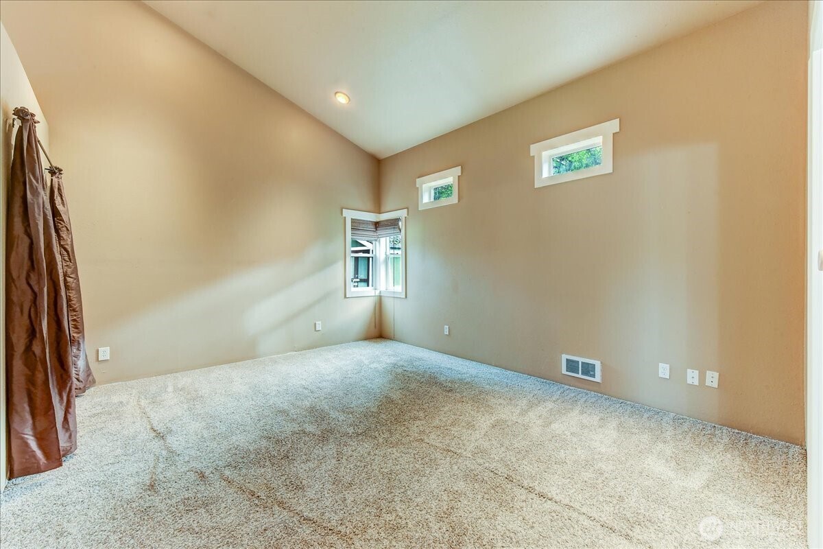 1214 Hemlock Street , Milton, WA 98354
