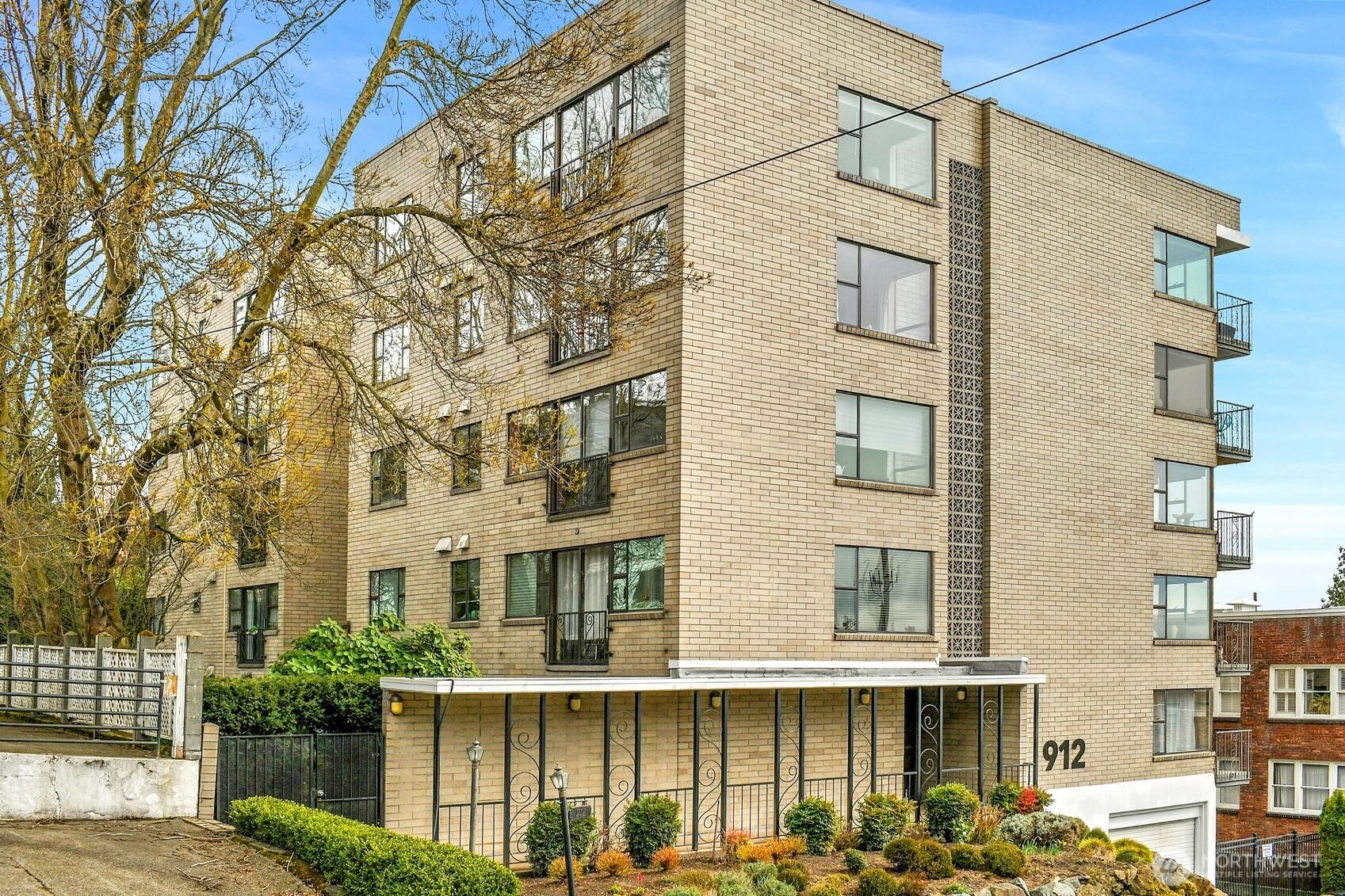 912 3rd Avenue W #501, Seattle, WA 98119