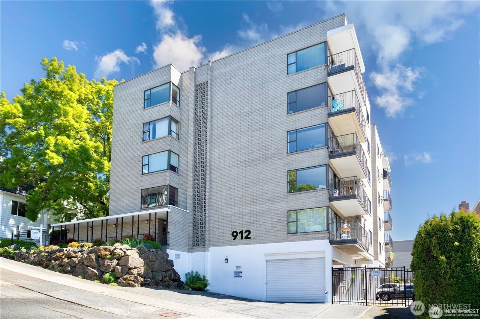 912 3rd Avenue W #501, Seattle, WA 98119