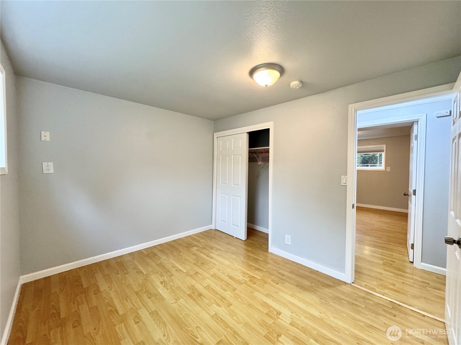 430 128 Avenue SE, Bellevue, WA 98005-3606