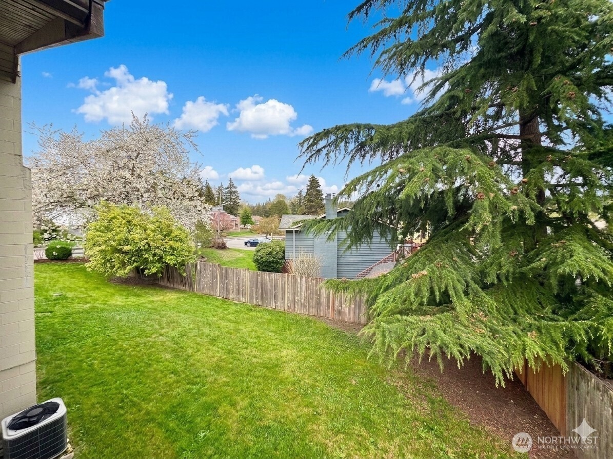 430 128 Avenue SE, Bellevue, WA 98005-3606