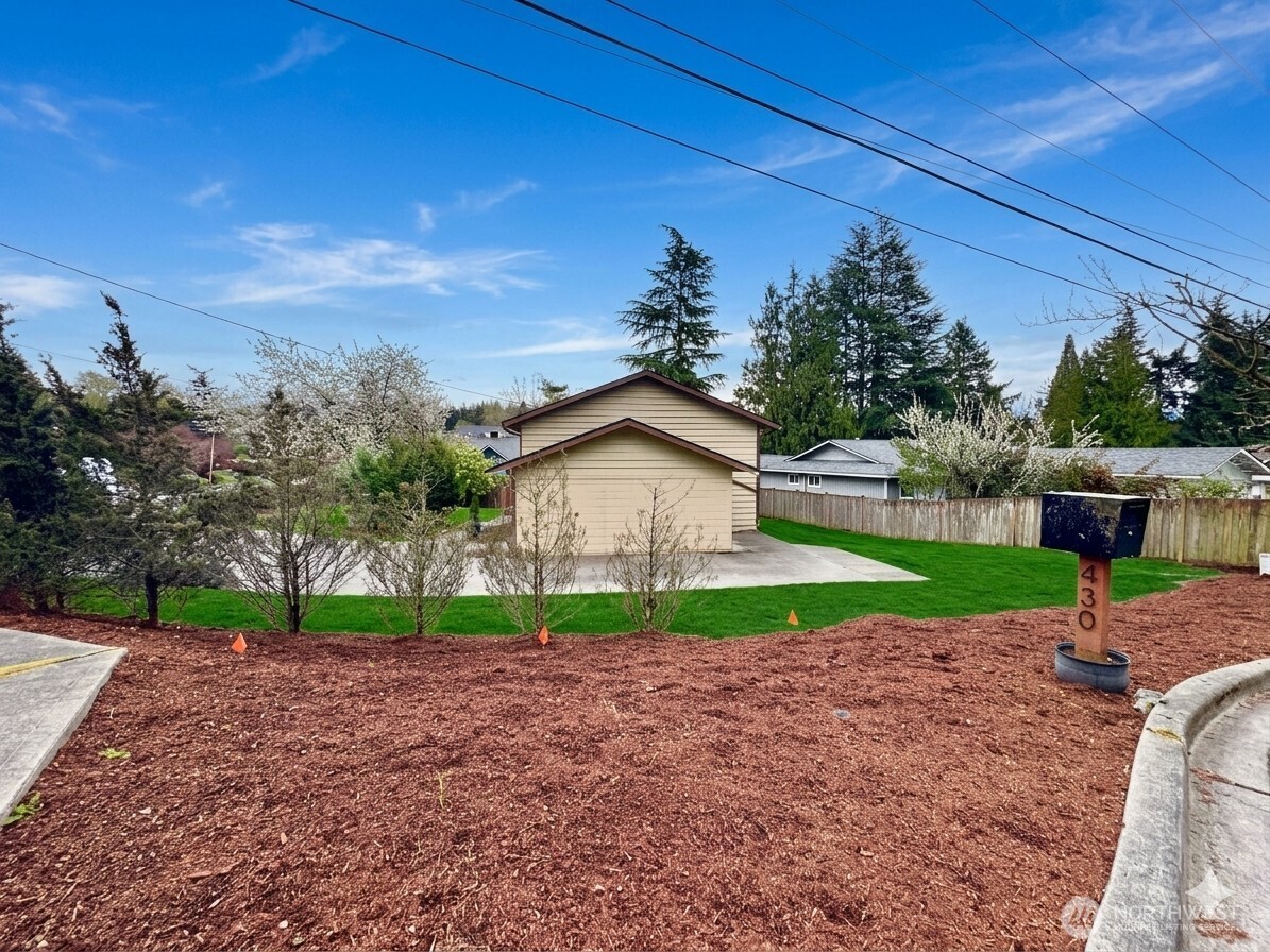 430 128 Avenue SE, Bellevue, WA 98005-3606