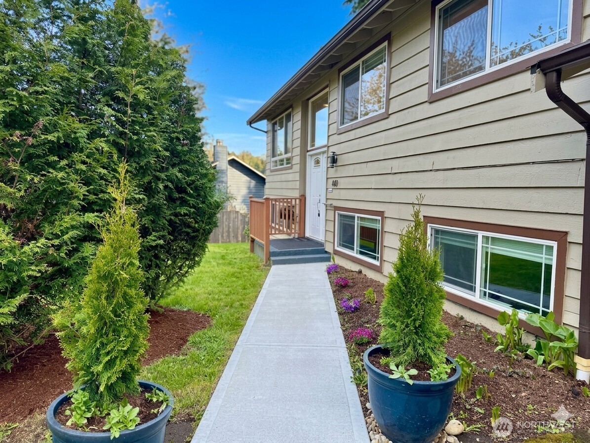 430 128 Avenue SE, Bellevue, WA 98005-3606