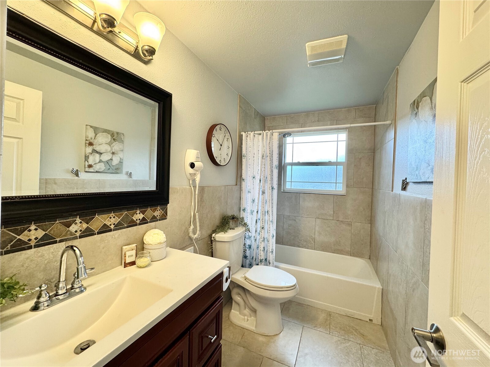 430 128 Avenue SE, Bellevue, WA 98005-3606