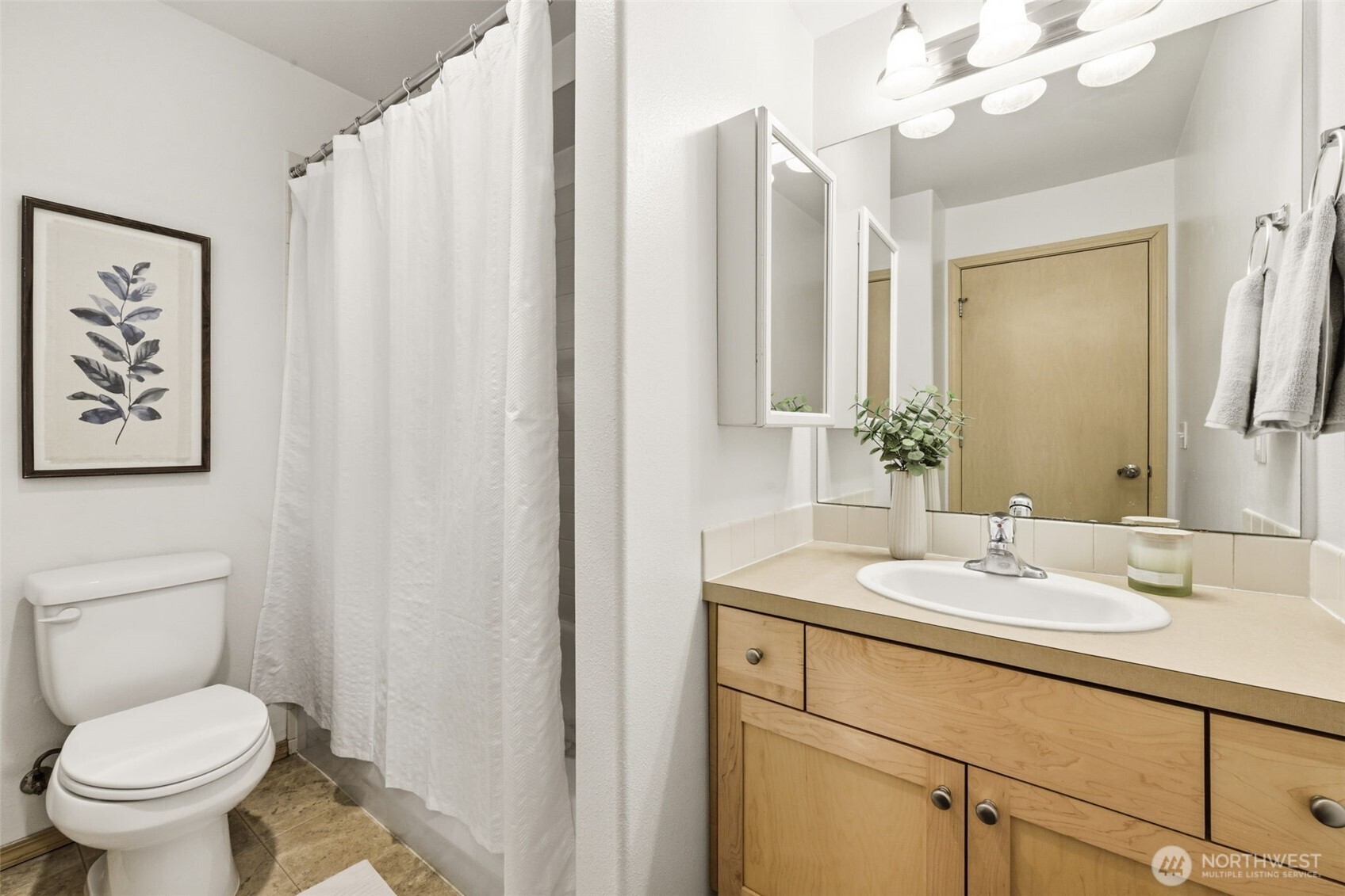 9057 Greenwood Avenue N #102, Seattle, WA 98103