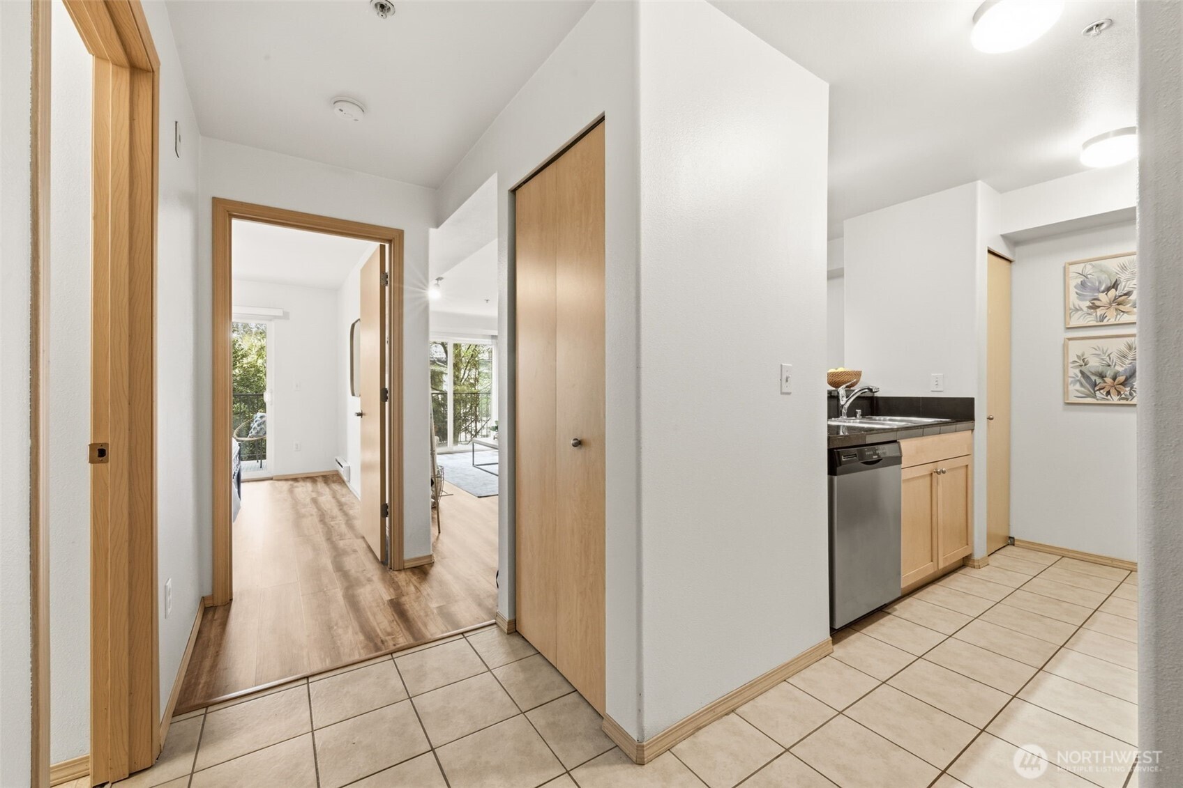 9057 Greenwood Avenue N #102, Seattle, WA 98103