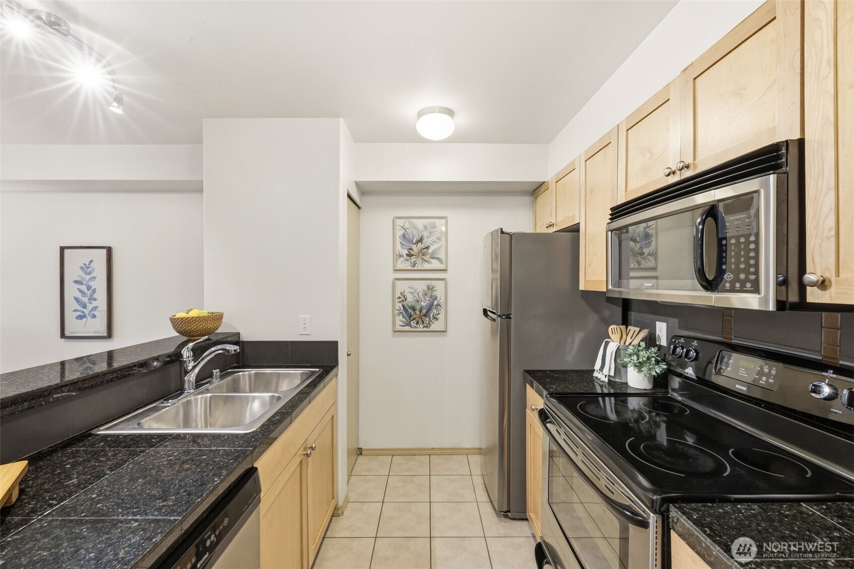 9057 Greenwood Avenue N #102, Seattle, WA 98103