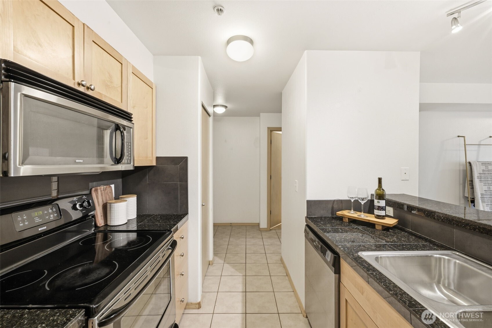 9057 Greenwood Avenue N #102, Seattle, WA 98103