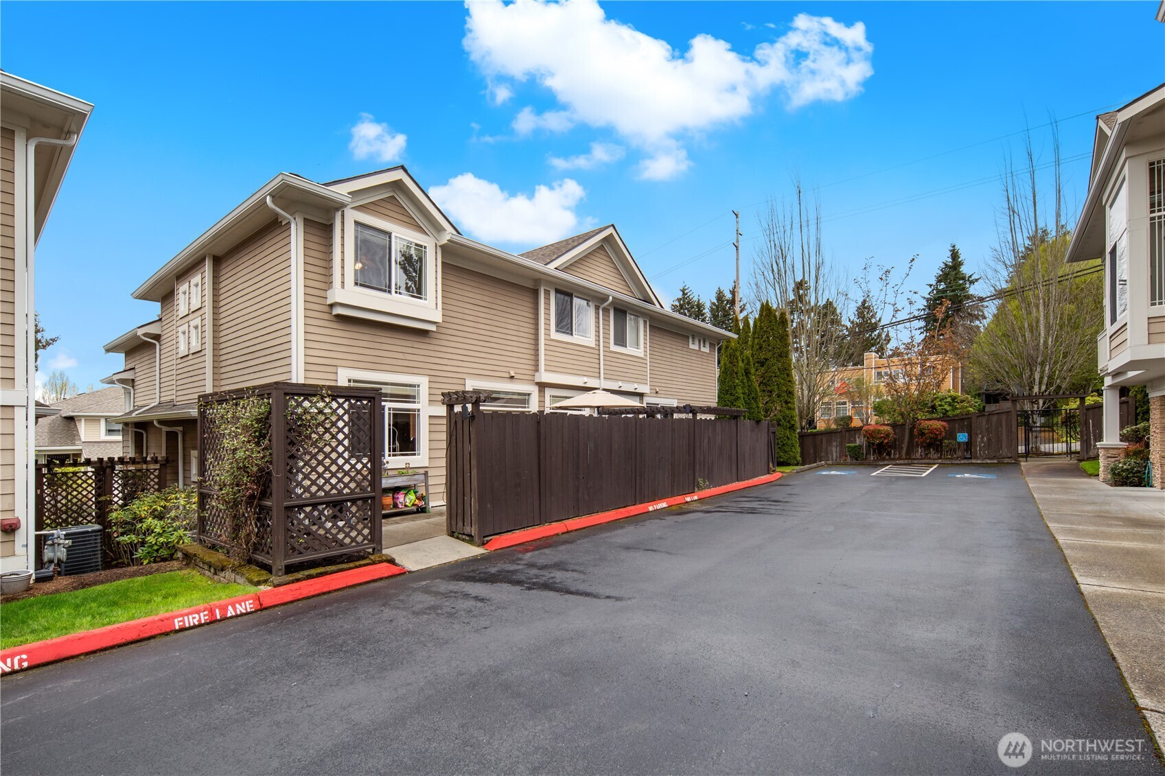 8630 113th Lane NE, Kirkland, WA 98033